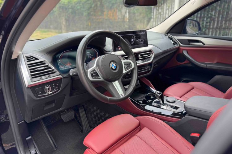 Used BMW X4 2022 xDrive 30i M Sport Package Interior 9