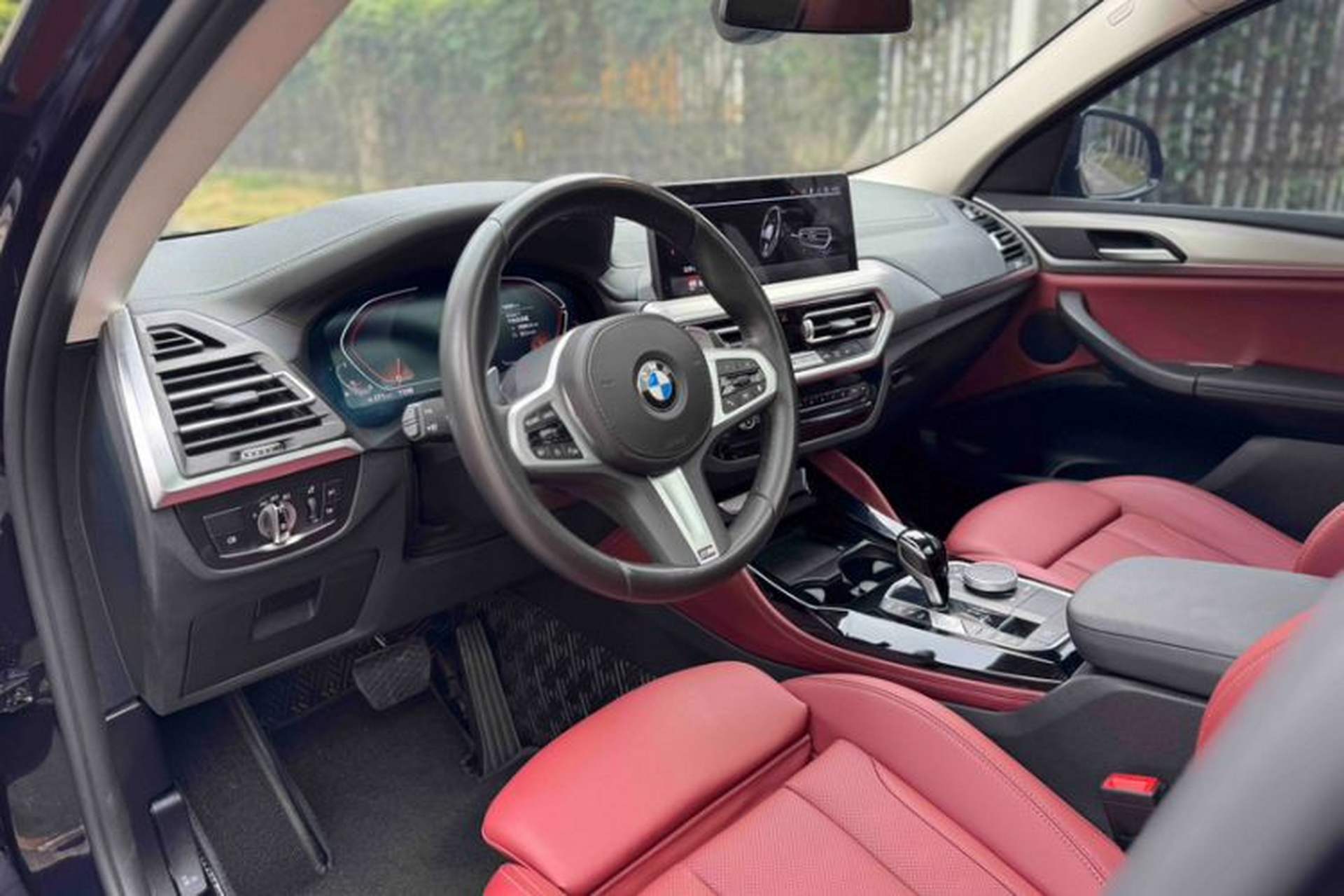 Used BMW X4 2022 xDrive 30i M Sport Package Interior 9