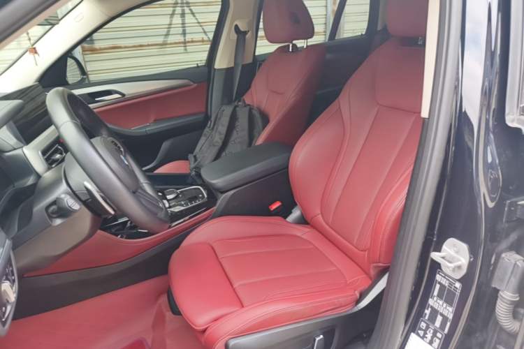 Used BMW X4 2022 xDrive 30i M Sport Package Left Front Seat