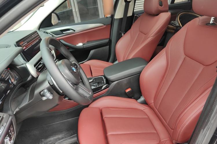 Used BMW X4 2022 xDrive 25i M Sport Package Left Front Seat