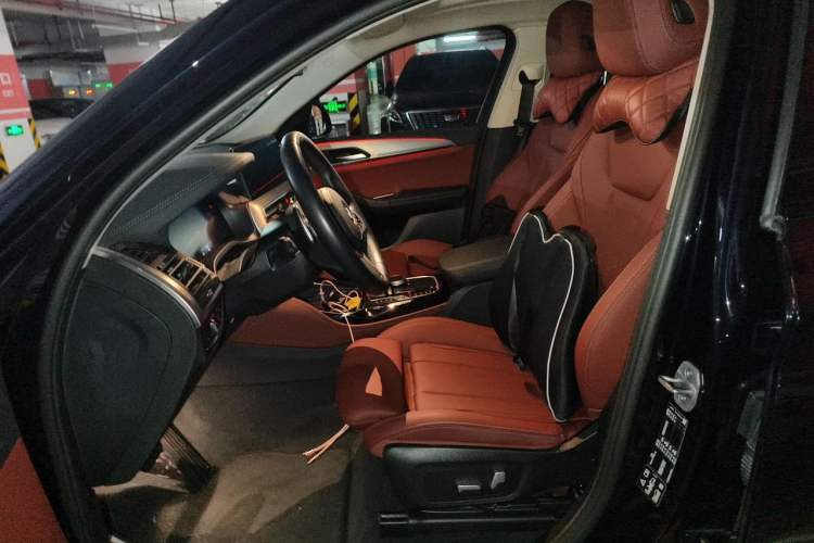 Used BMW X4 2022 xDrive 30i M Sport Package Left Front Seat