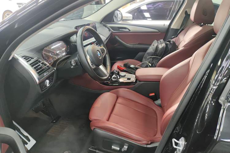 Used BMW X4 2022 xDrive 25i M Sport Package Left Front Seat
