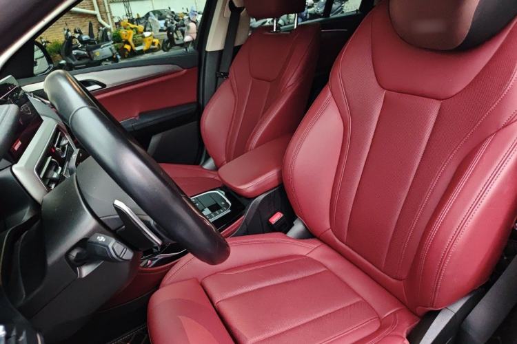 Used BMW X4 2022 xDrive 25i M Sport Package Left Front Seat