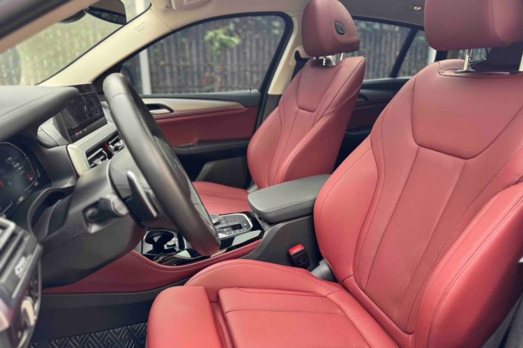 Used BMW X4 2022 xDrive 30i M Sport Package Left Front Seat