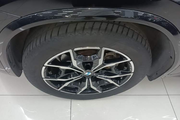 Used BMW X4 2022 xDrive 25i M Sport Package Left Front Wheel Hub