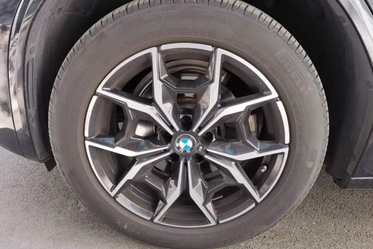 Used BMW X4 2022 xDrive 25i M Sport Package Left Front Wheel Hub