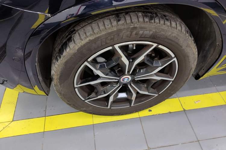 Used BMW X4 2022 xDrive 25i M Sport Package Left Front Wheel Hub