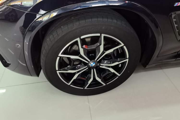 Used BMW X4 2022 xDrive 25i M Sport Package Left Front Wheel Hub