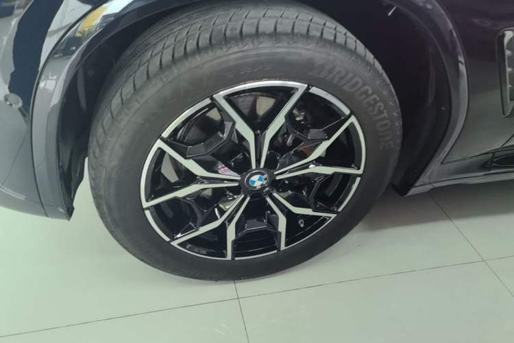 Used BMW X4 2022 xDrive 25i M Sport Package Left Front Wheel Hub