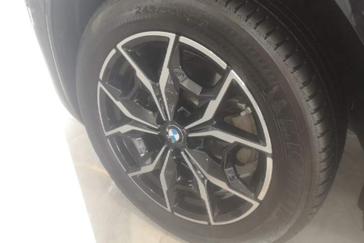 Used BMW X4 2022 xDrive 25i M Sport Package Left Front Wheel Hub