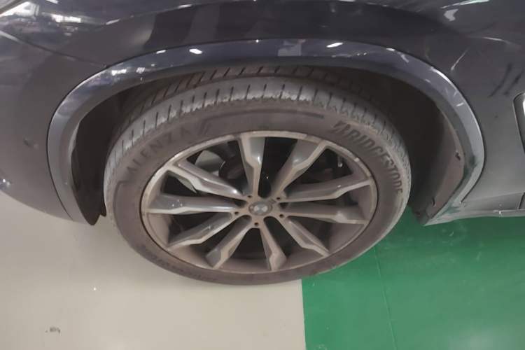 Used BMW X4 2022 xDrive 30i M Sport Package Left Front Wheel Hub