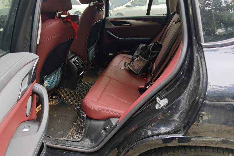 Used BMW X4 2022 xDrive 25i M Sport Package Left Rear Seat