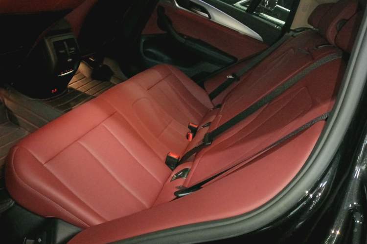 Used BMW X4 2022 xDrive 25i M Sport Package Left Rear Seat