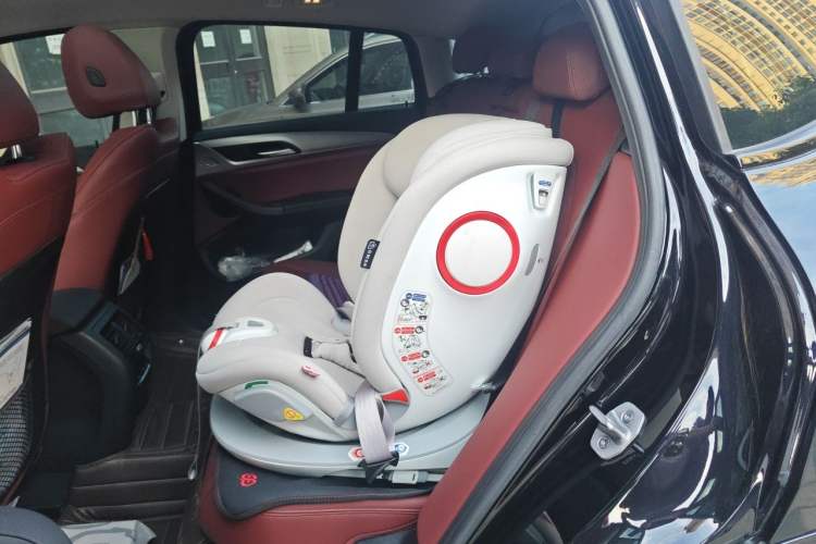 Used BMW X4 2022 xDrive 25i M Sport Package Left Rear Seat
