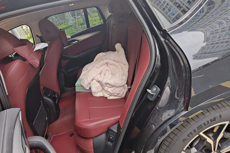 Used BMW X4 2022 xDrive 25i M Sport Package Left Rear Seat