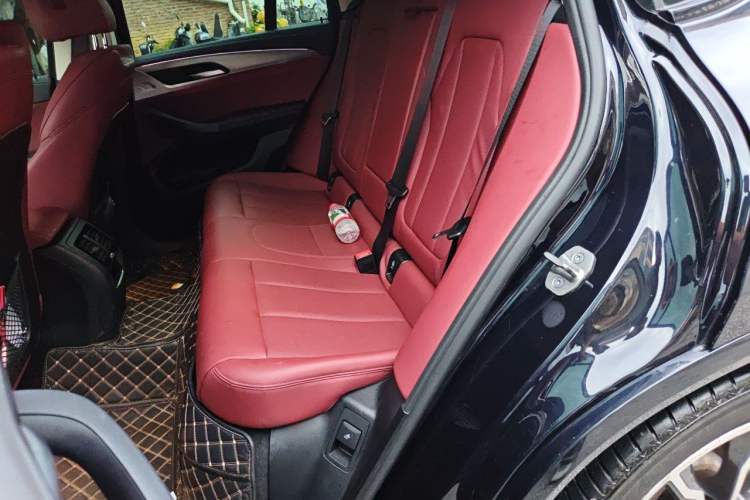 Used BMW X4 2022 xDrive 25i M Sport Package Left Rear Seat