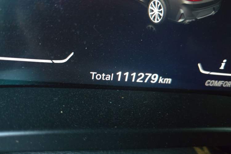 Used BMW X4 2022 xDrive 25i M Sport Package Odometer Close Up