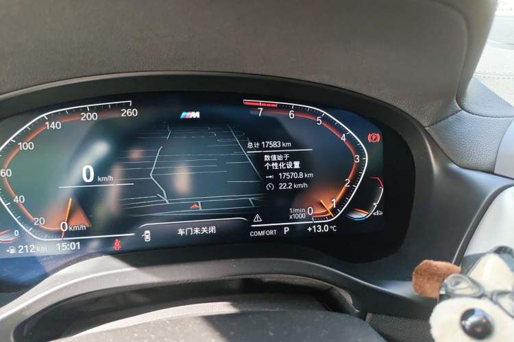 Used BMW X4 2022 xDrive 25i M Sport Package Odometer Close Up