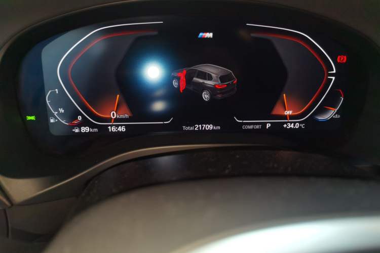 Used BMW X4 2022 xDrive 25i M Sport Package Odometer Close Up