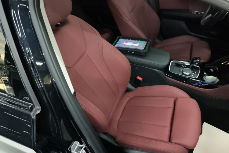 Used BMW X4 2022 xDrive 25i M Sport Package Right Front Seat