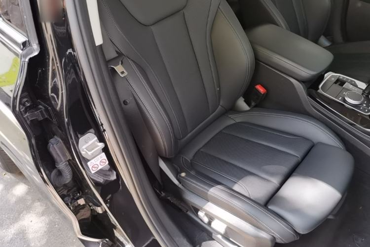 Used BMW X4 2022 xDrive 25i M Sport Package Right Front Seat