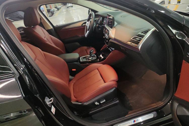 Used BMW X4 2022 xDrive 30i M Sport Package Right Front Seat