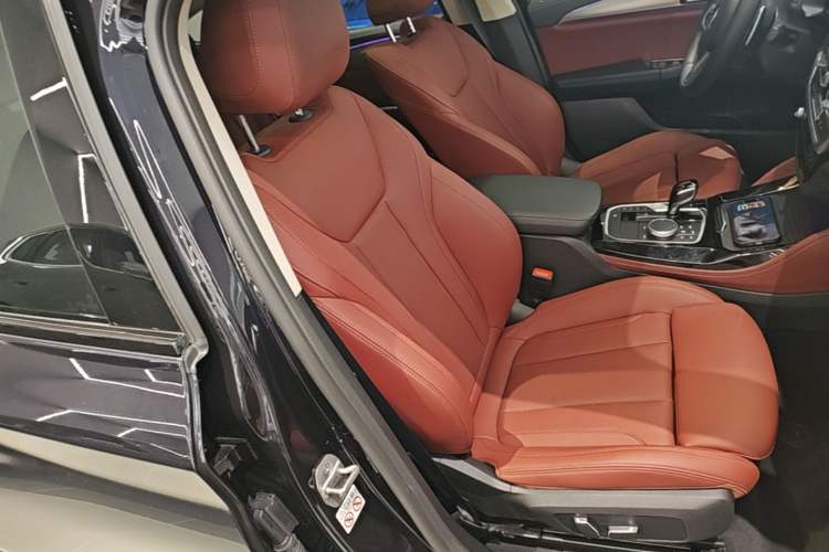Used BMW X4 2022 xDrive 25i M Sport Package Right Front Seat