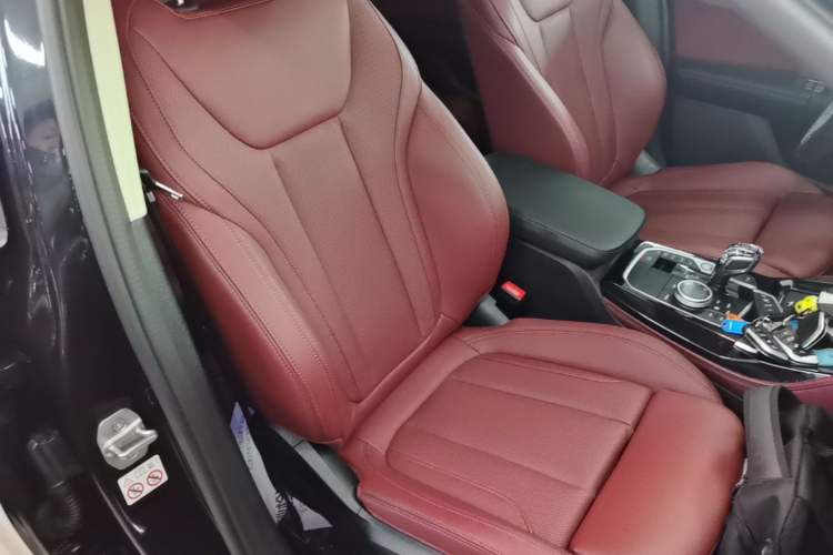 Used BMW X4 2022 xDrive 25i M Sport Package Right Front Seat