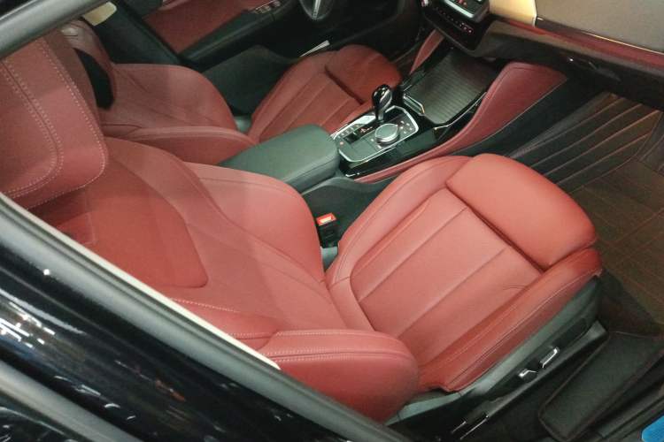 Used BMW X4 2022 xDrive 25i M Sport Package Right Front Seat