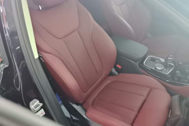Used BMW X4 2022 xDrive 25i M Sport Package Right Front Seat