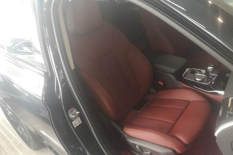 Used BMW X4 2022 xDrive 25i M Sport Package Right Front Seat