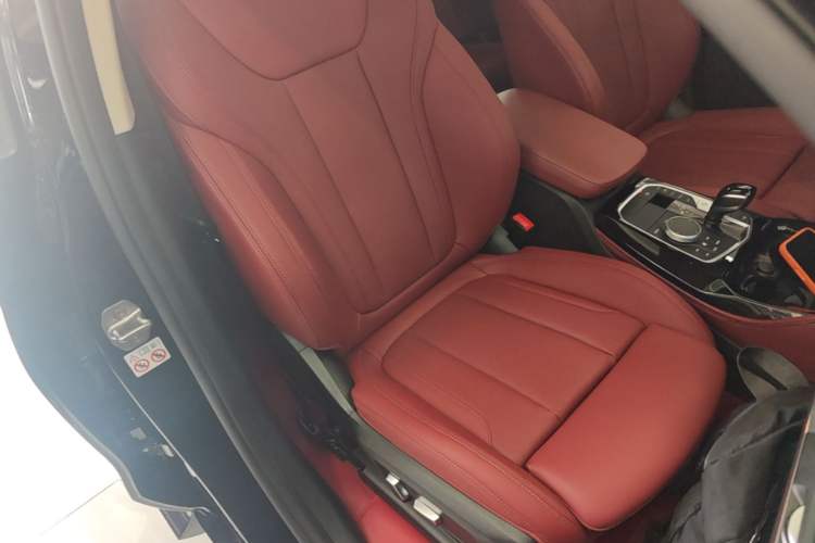 Used BMW X4 2022 xDrive 25i M Sport Package Right Front Seat