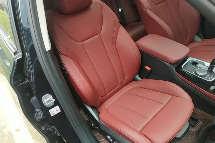 Used BMW X4 2022 xDrive 25i M Sport Package Right Front Seat