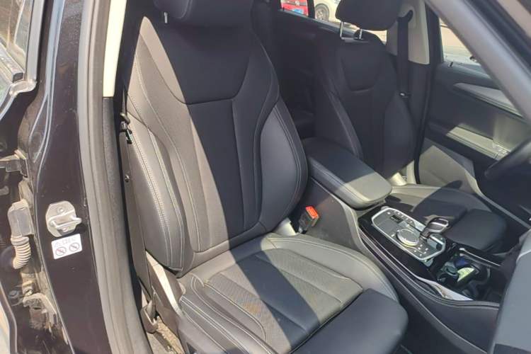 Used BMW X4 2022 xDrive 25i M Sport Package Right Front Seat