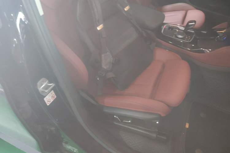 Used BMW X4 2022 xDrive 30i M Sport Package Right Front Seat