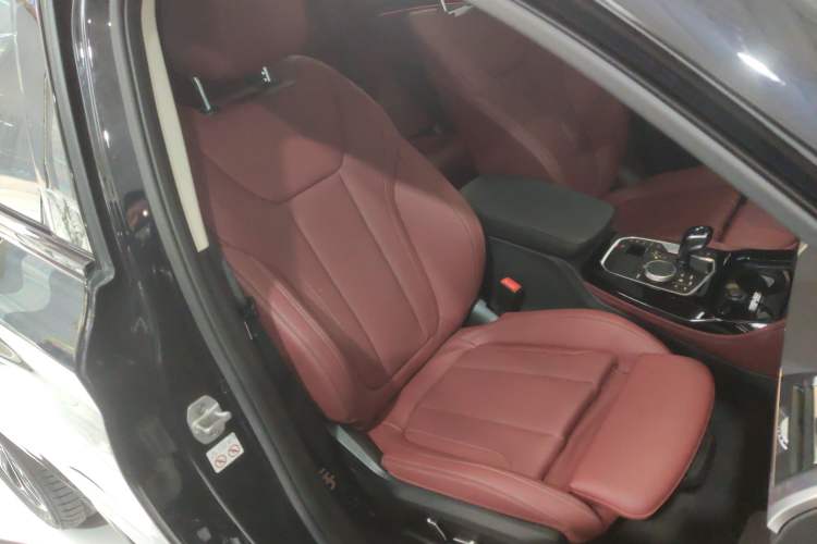 Used BMW X4 2022 xDrive 30i M Sport Package Right Front Seat