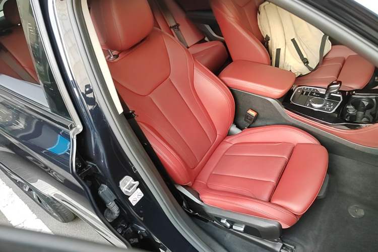 Used BMW X4 2022 xDrive 30i M Sport Package Right Front Seat