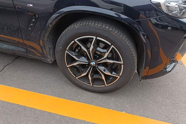 Used BMW X4 2022 xDrive 25i M Sport Package Right Front Wheel Hub