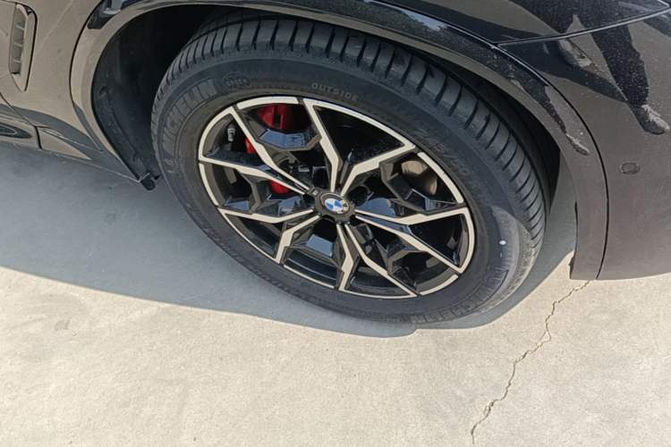 Used BMW X4 2022 xDrive 25i M Sport Package Right Front Wheel Hub