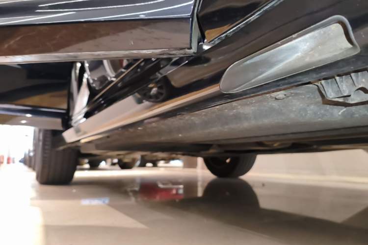Used BMW X4 2022 xDrive 25i M Sport Package Right Side Sill
