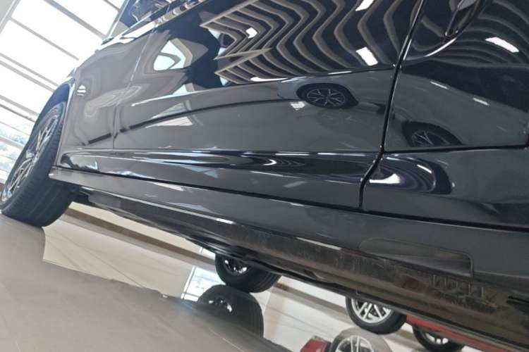 Used BMW X4 2022 xDrive 25i M Sport Package Right Side Sill