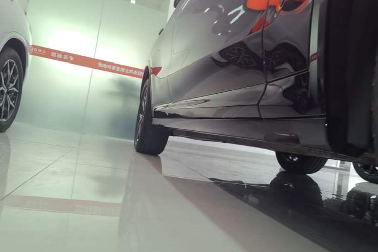 Used BMW X4 2022 xDrive 25i M Sport Package Right Side Sill