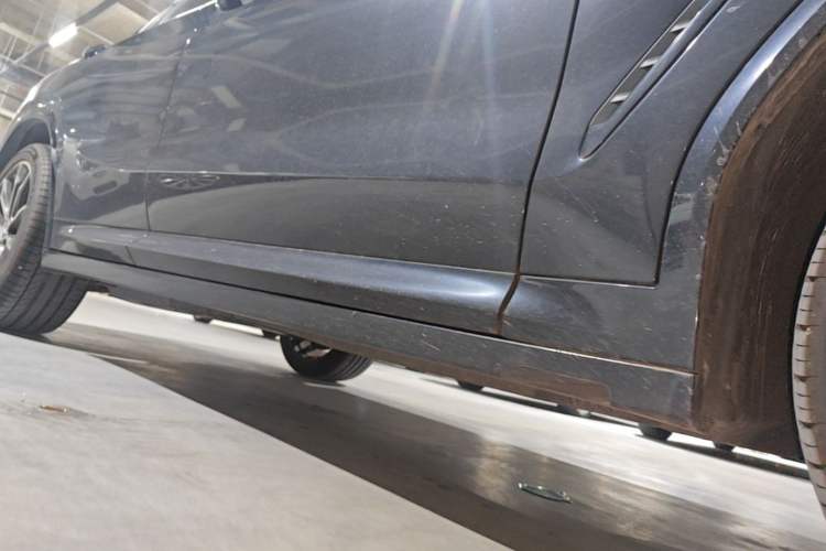 Used BMW X4 2022 xDrive 25i M Sport Package Right Side Sill