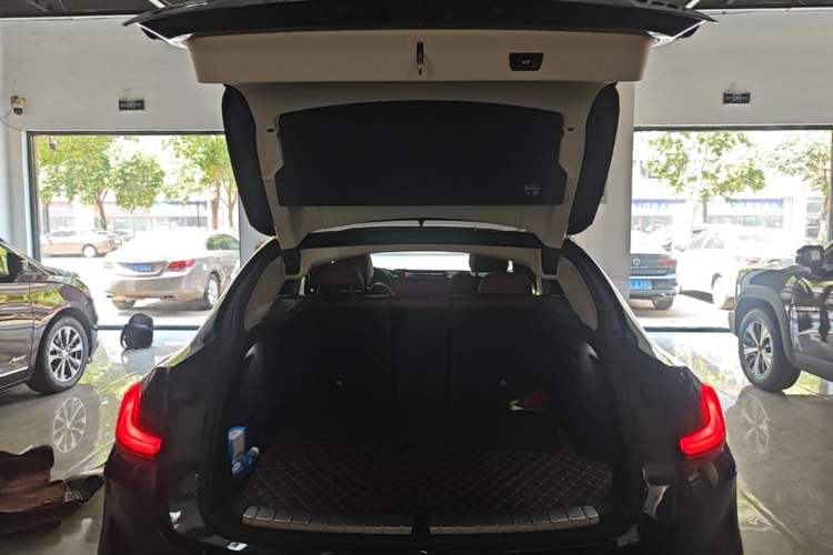 Used BMW X4 2022 xDrive 25i M Sport Package Trunk