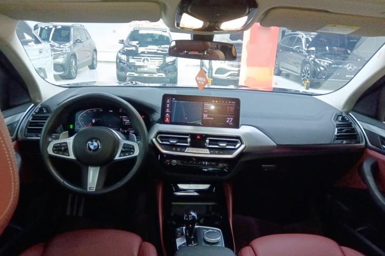 Used BMW X4 2022 xDrive 25i M Sport Package Center Console