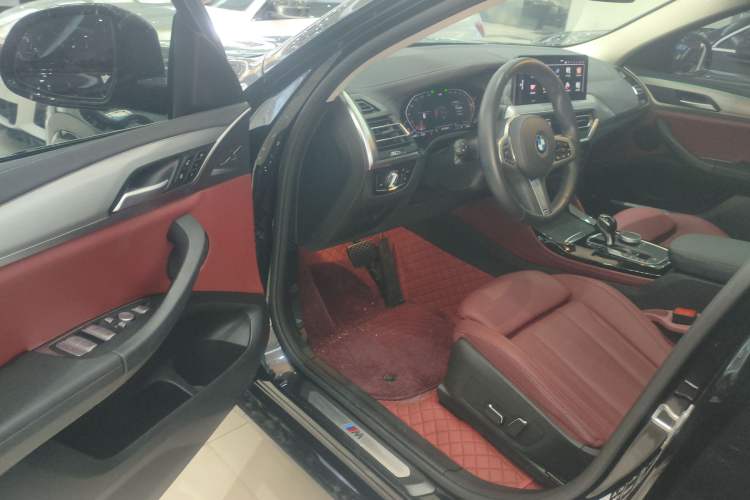 Used BMW X4 2022 xDrive 25i M Sport Package Driver Seat