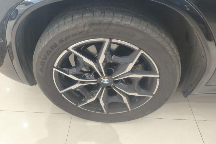 Used BMW X4 2022 xDrive 25i M Sport Package Left Front Wheel Hub