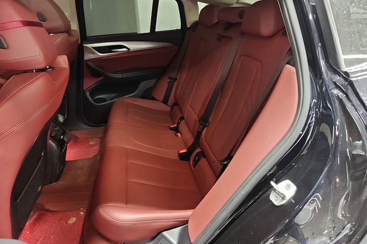 Used BMW X4 2022 xDrive 25i M Sport Package Left Rear Seat
