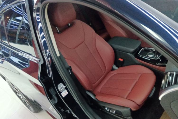 Used BMW X4 2022 xDrive 25i M Sport Package Right Front Seat