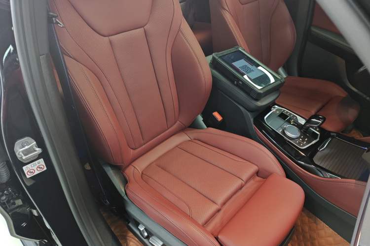 Used BMW X4 2022 Restyled xDrive 30i M Sport Night Edition Package Right Front Seat
